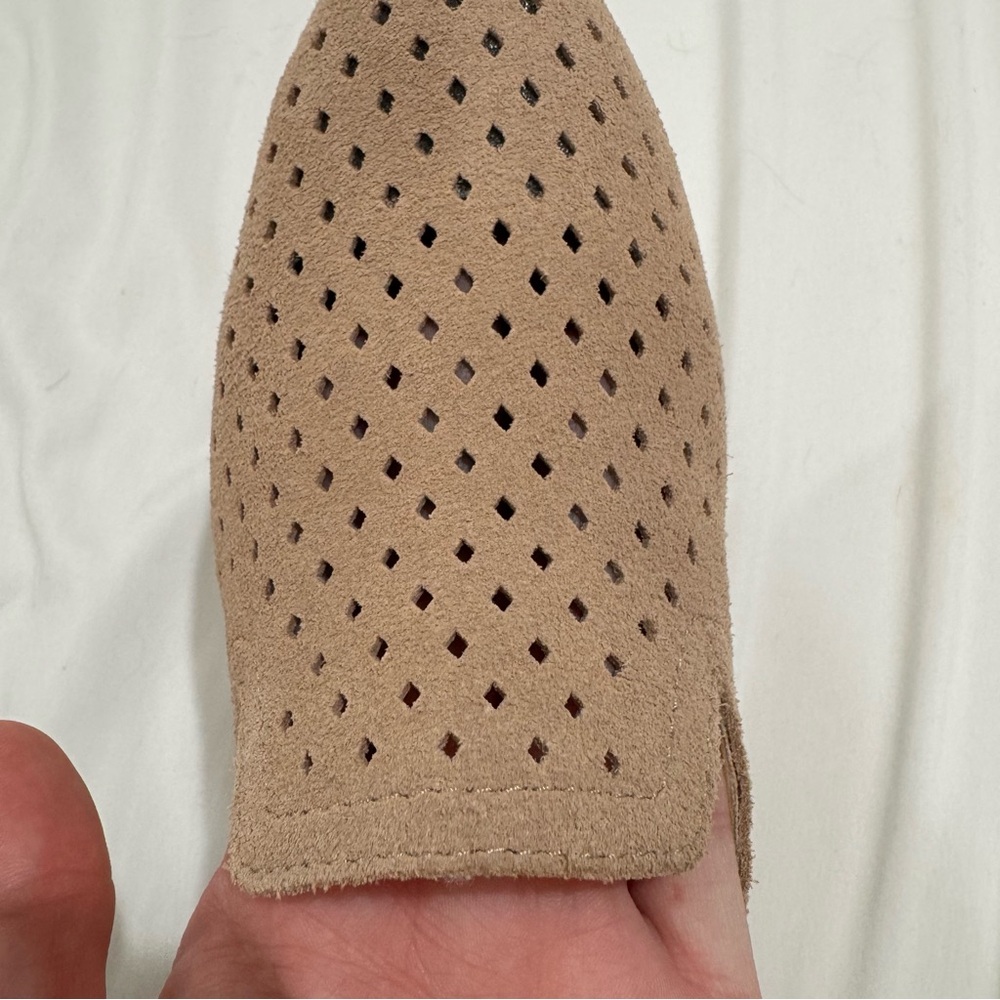 Clarks Juliet Hayes Perforated Suede Loafers Sand 6M - Picture 13 of 16